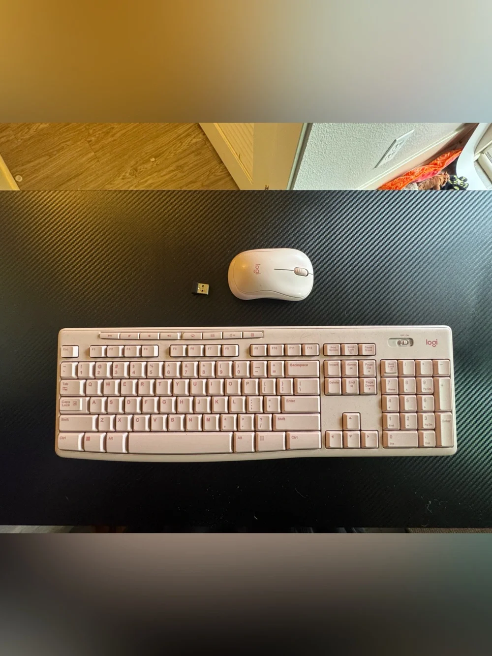 Logitech Wireless Keyboard and Mouse Set in Light Pink USB included